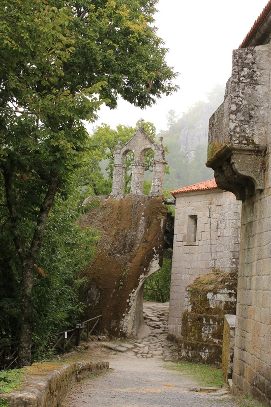 Monasterio de San Pedro de Rocas y centro de interpretación