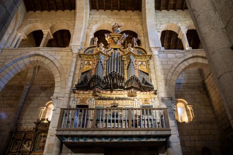 Monasterio e Iglesia de Santa María de Xunqueira de Ambía